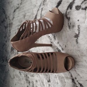 Steve Madden 7.5 nude platform heels